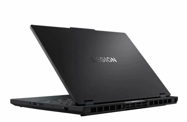 Игровой ноутбук Lenovo Legion Pro 7 Y7000P с Intel Core i9-14900HX и GeForce RTX 5070 в чёрном корпусе